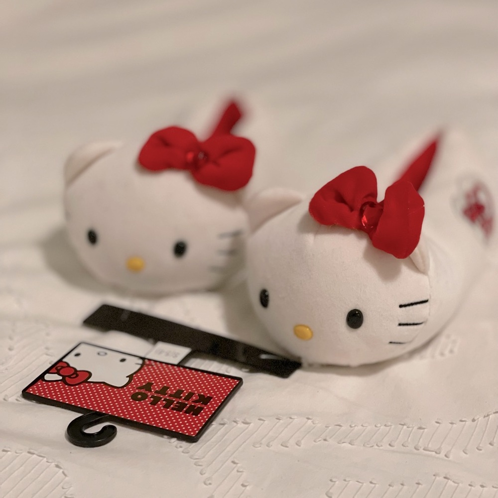 💕😽 NEW Hello Kitty slippers 😽💕